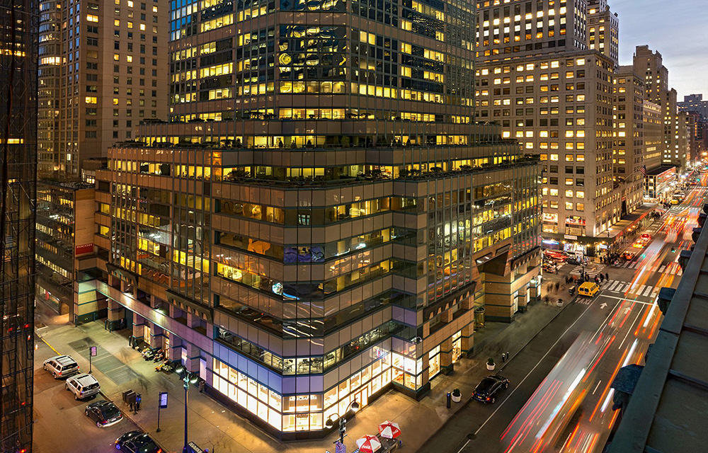 JLL arranges $352 million refinancing for 31-story 425 Lexington Ave.